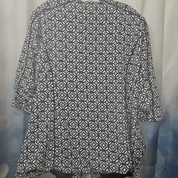 Silkland Black and White Geometric Coat - Picture 7 of 8